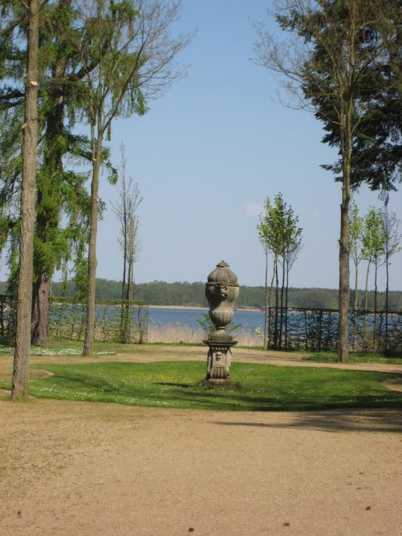 Schloss-Und Seeblick Apartment Rheinsberg Kültér fotó